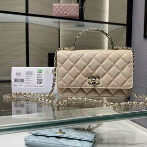 Classic CHANEL Bag: A Stylish and Versatile Choice for Elegance